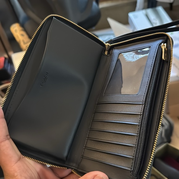 Soft leather Coach woman’s wallet - Picture 3 of 6